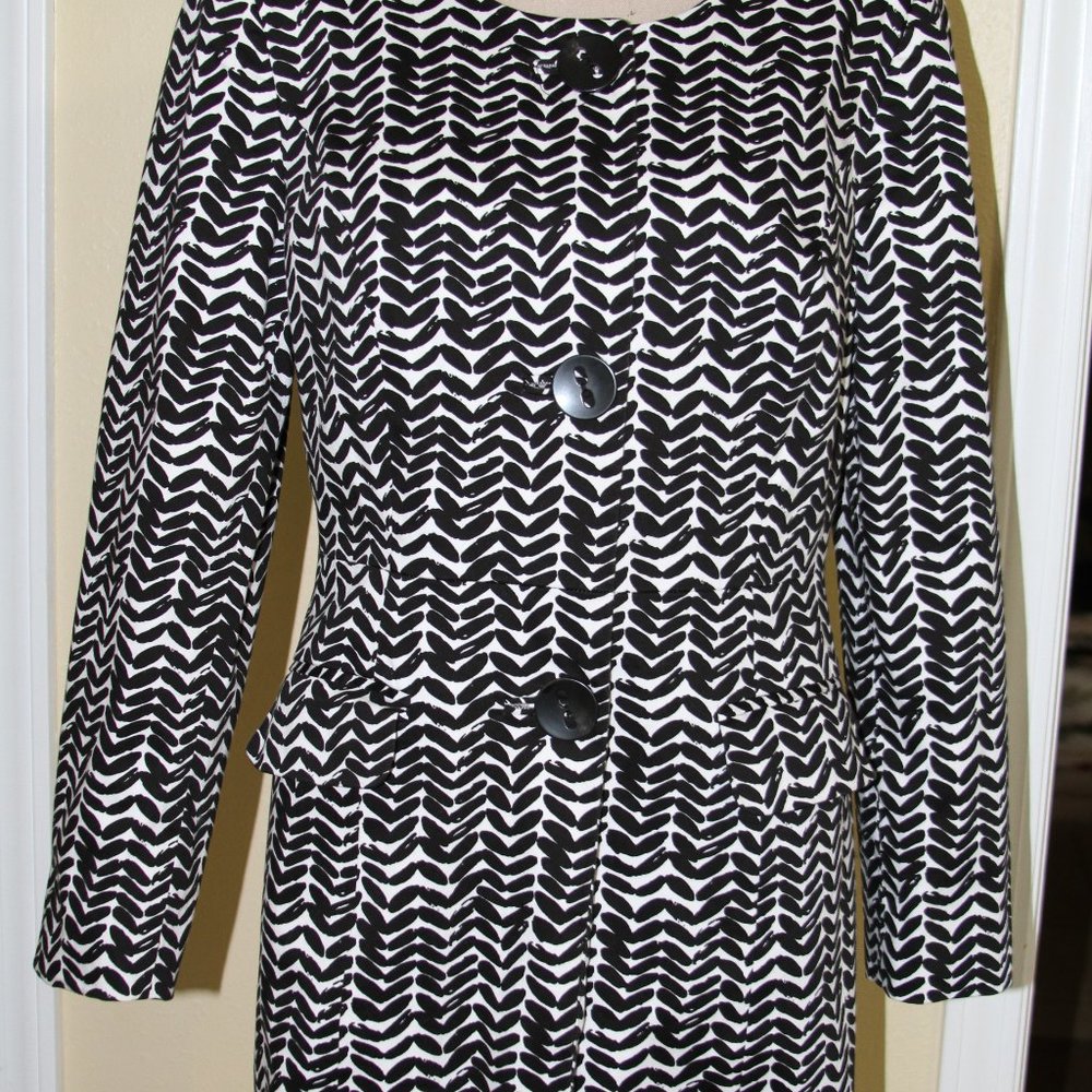 East 5th, large, black/white print\pattern